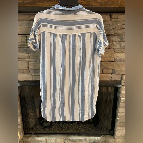 Oliviaceous striped‎ button front blouse - Picture 3 of 3